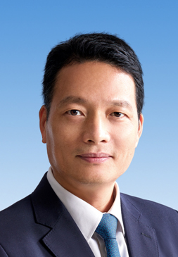 Yan Yibin，   Board Chairman of Guangzhou Development District Financial Holdings Group 