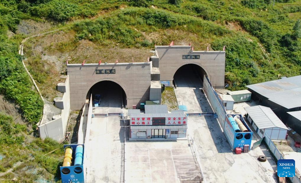 Luogu tunnel of Xichang-Zhaotong Expressway achieves breakthrough in China's Sichuan