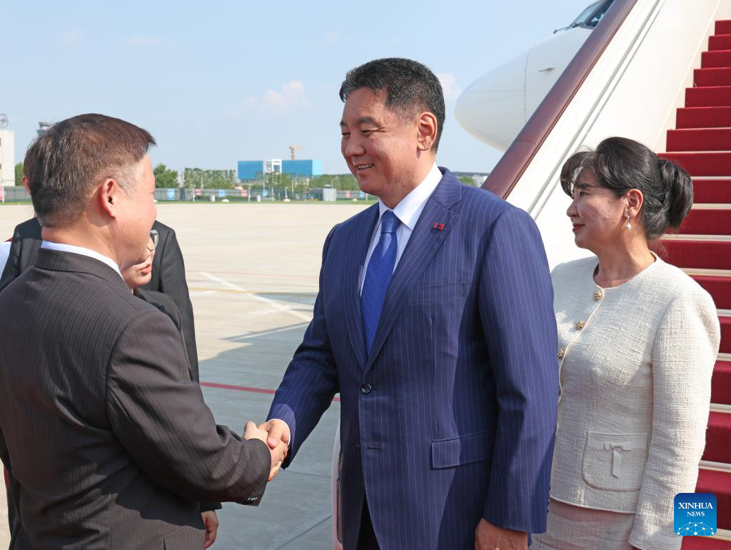 Mongolian president arrives in Tianjin for SCO Summit 2025