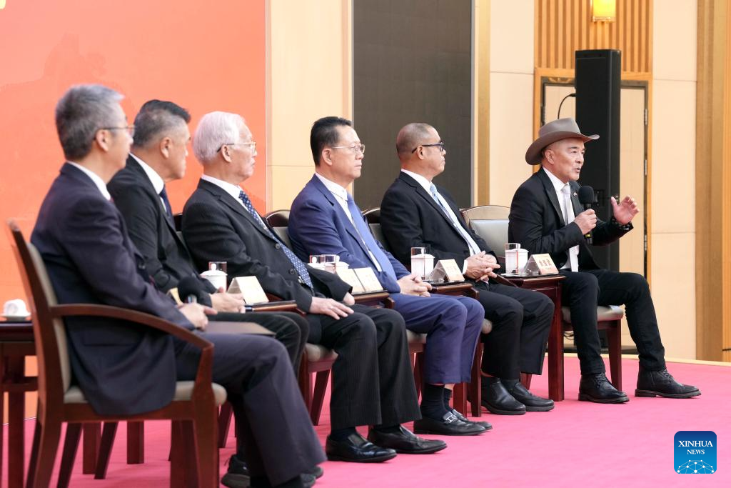 Media center for China's V-Day commemorations holds group interview in Beijing