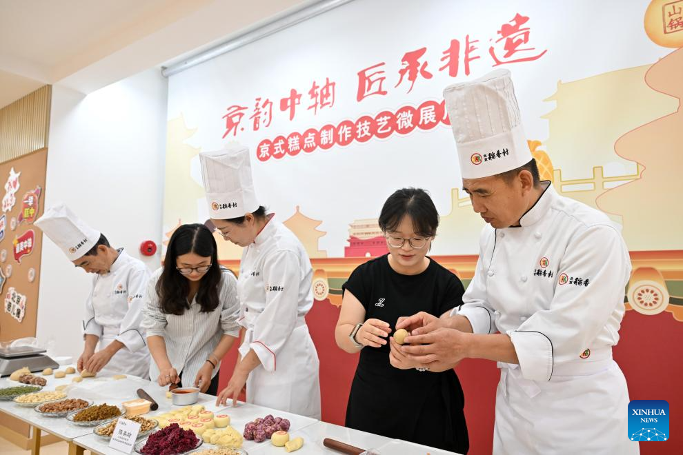 Exhibition hall of Beijing-style pastries opens to public
